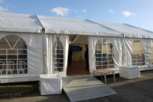Rampe d'accés PMR a la tente avec plancher